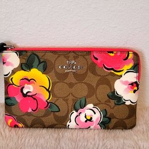 Large Corner Zip In Signature Canvas With Vintage Rose Print